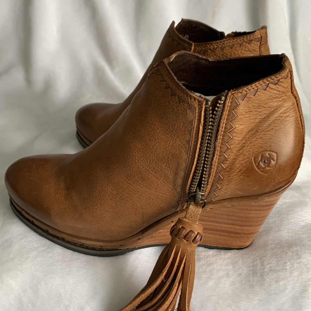 Ariat - Picture 3 of 9